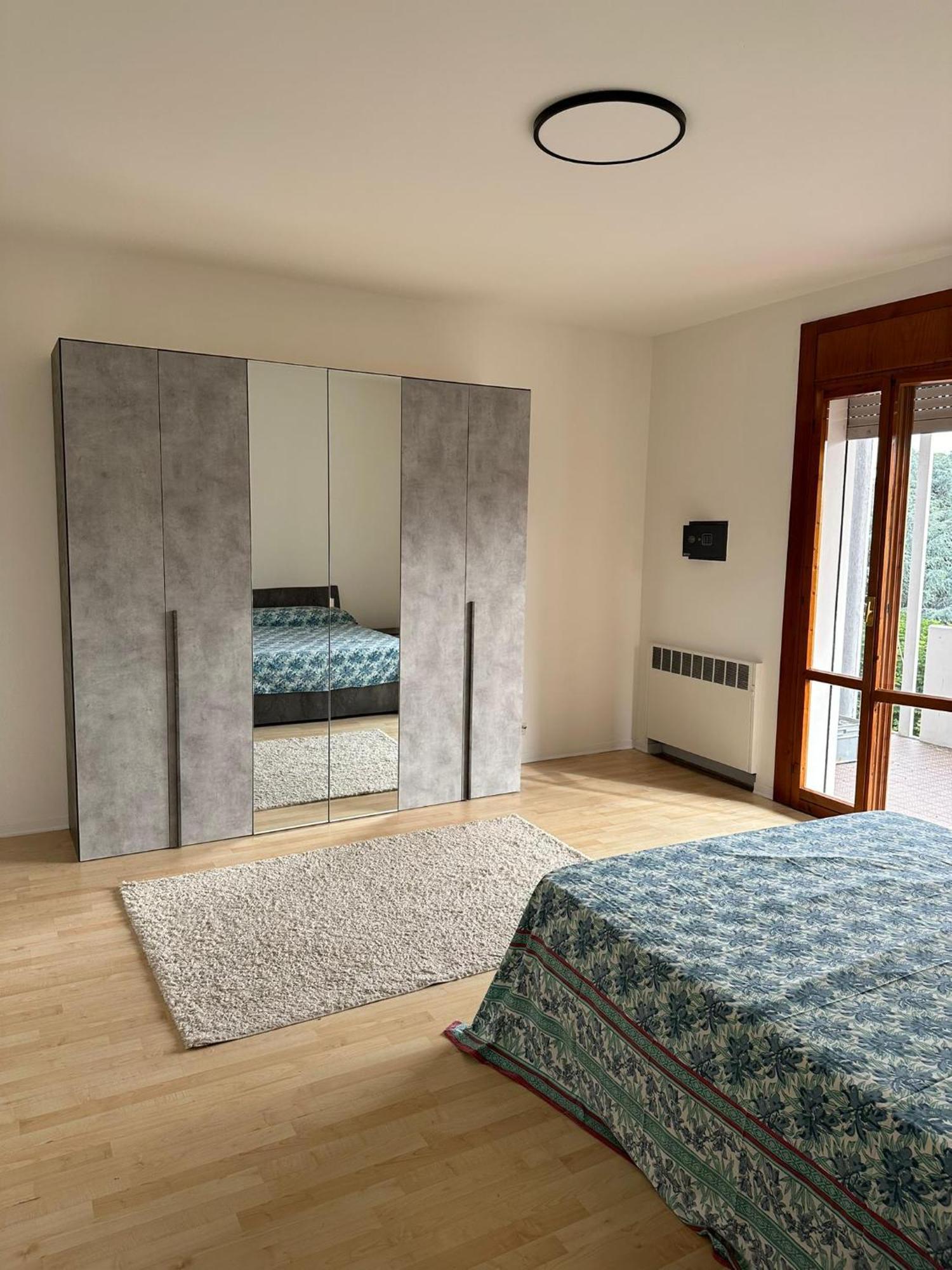 Olimpia House - Camere Accoglienti In Posizione Strategica เรจโจเอมิเลีย ภายนอก รูปภาพ